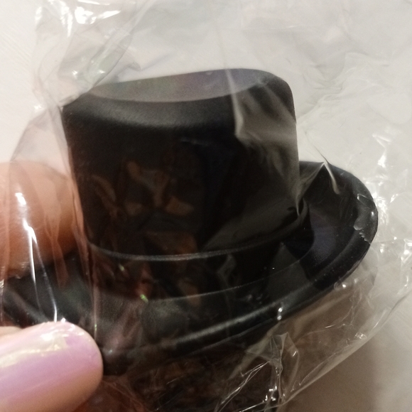 Top Hat Wine Bottle Stoppers Multi-Color Set of 5 Party Favors - Picture 2 of 5